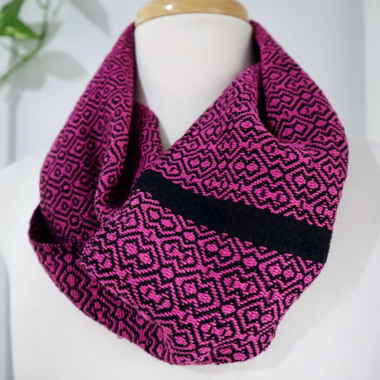 handwoven infinity loop scarf made in adelaide in hot pink and black cotton