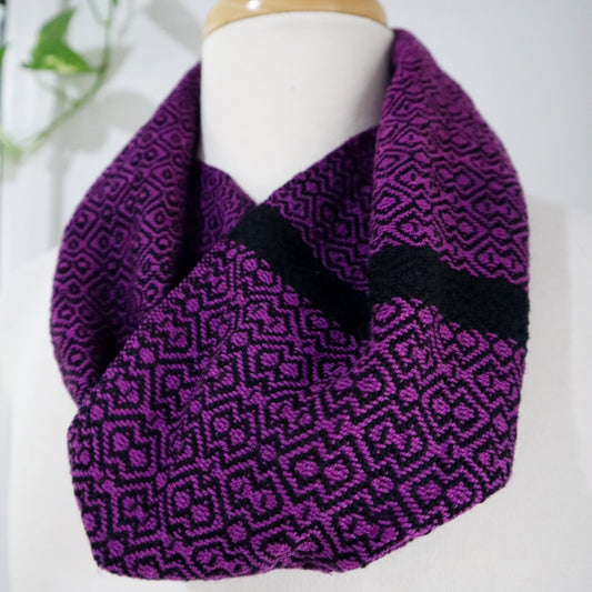 handwoven infinity loop scarf made in adelaide in rich magenta and black cotton