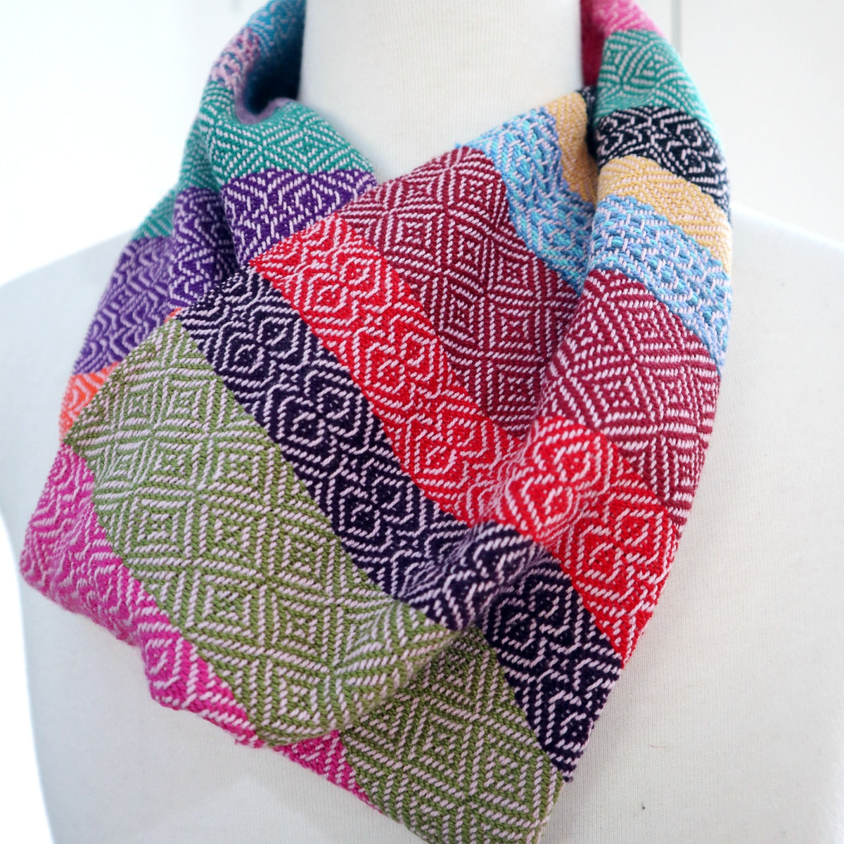 Sort Scarf FIZZ ALLSORTS CRAVAT - Handwoven short scarf, multicoloured vegan cott ...
