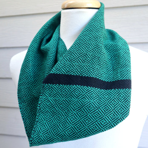 handwoven emerald green short loop scarf